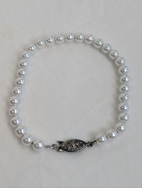 Glass Pearl Bracelet - Dainty Elegant Vintage Accessories